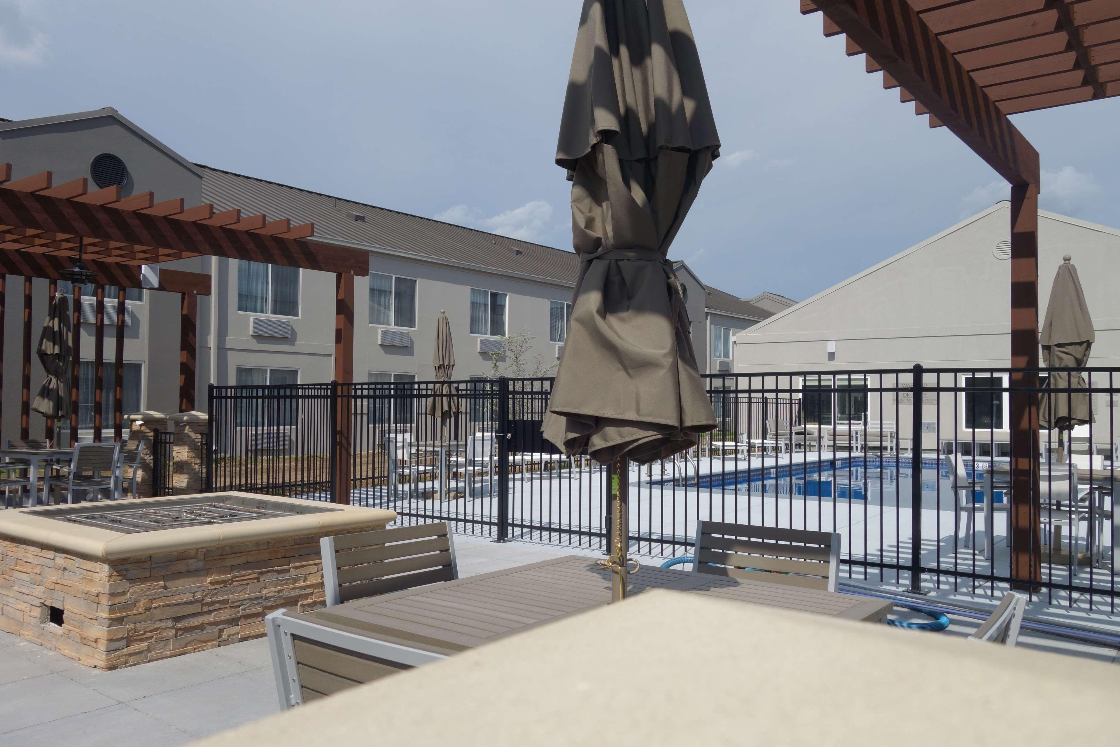 Country Inn & Suites By Radisson, Wichita East, Ks Eksteriør bilde