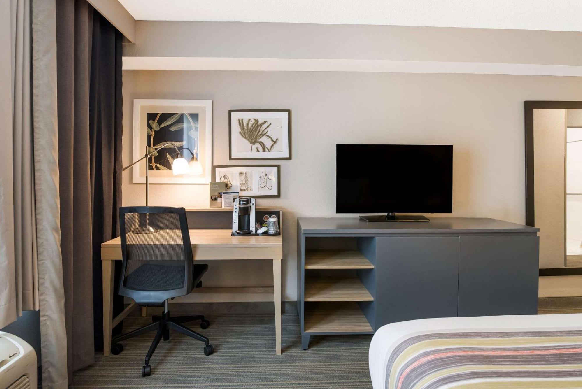Country Inn & Suites By Radisson, Wichita East, Ks Eksteriør bilde