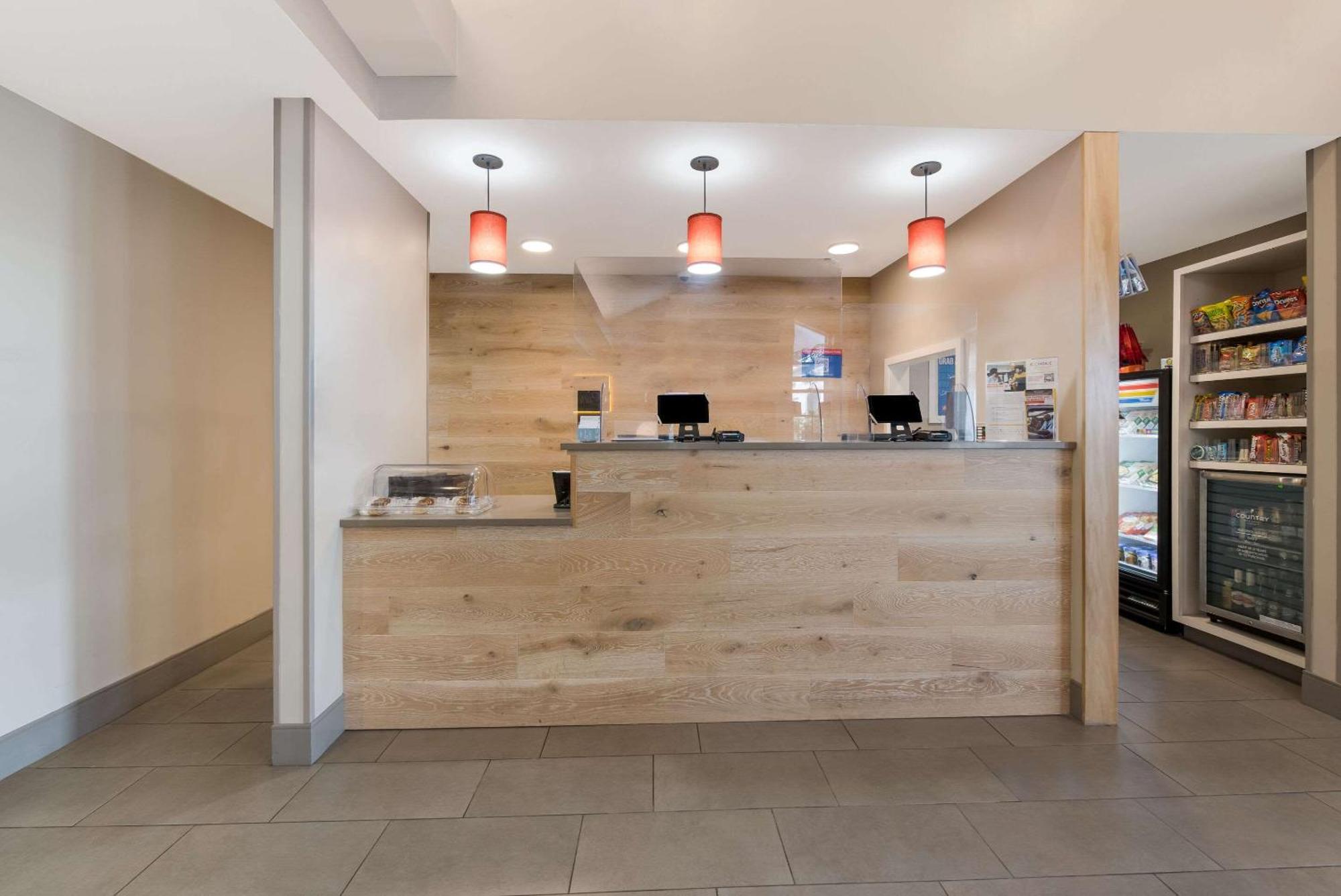 Country Inn & Suites By Radisson, Wichita East, Ks Eksteriør bilde